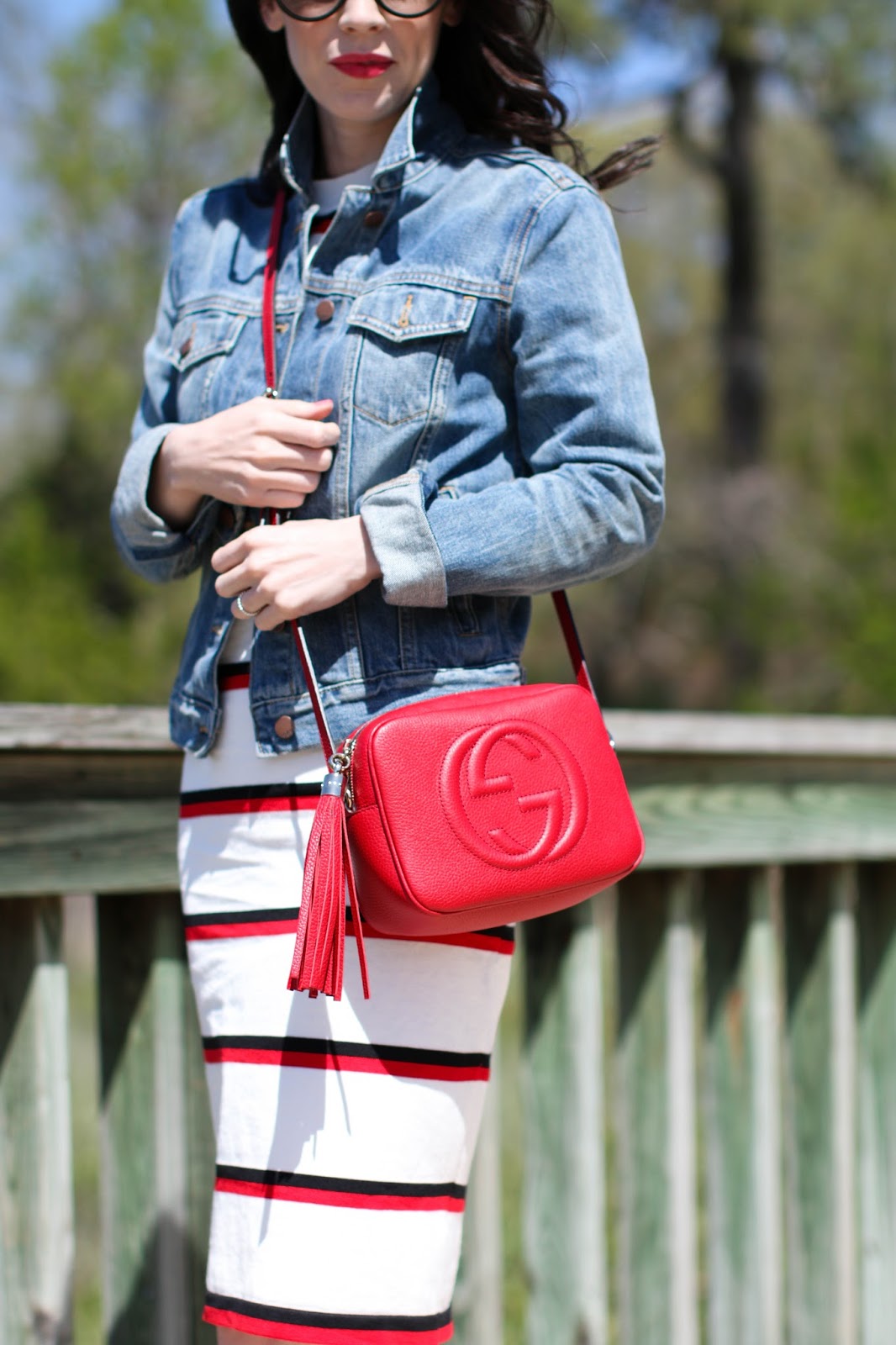 fur and bag  Casual outfits, Gucci bag outfit, Red gucci bag