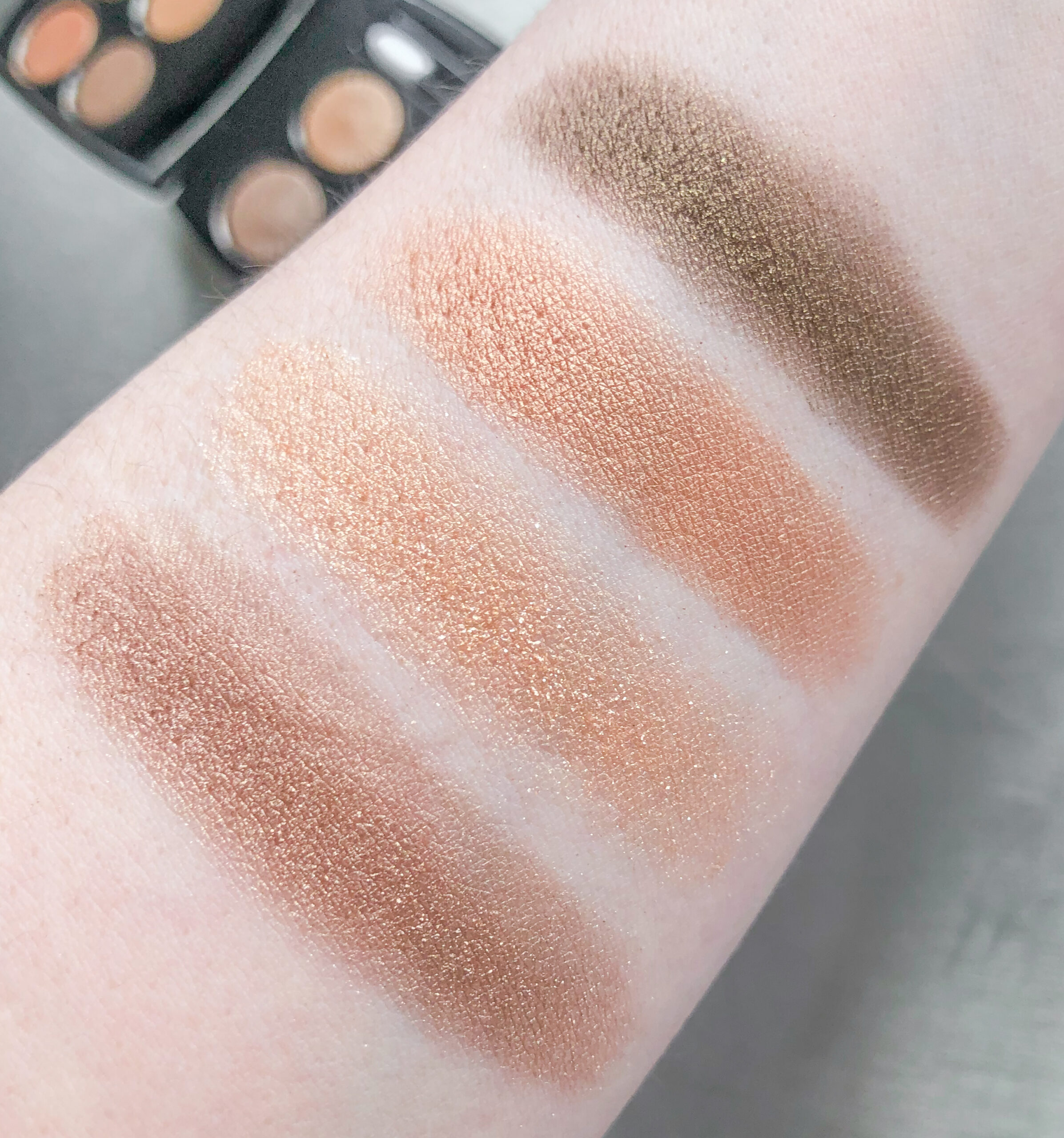 Get a Luminous Eye Look with LES 4 OMBRES from the HOLIDAY 2019