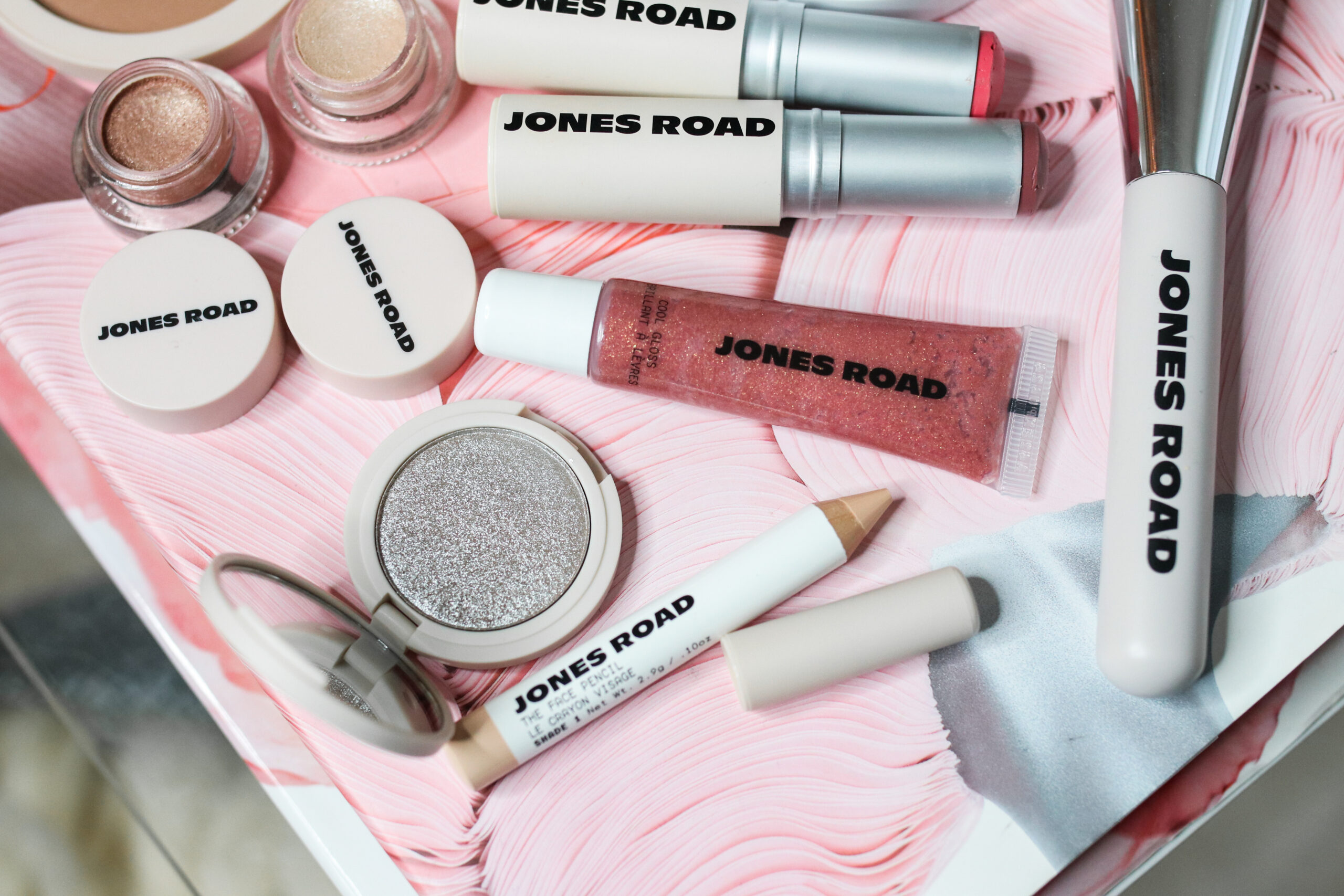 The Best Eyeshadow, the Face Pencil and Cool Gloss