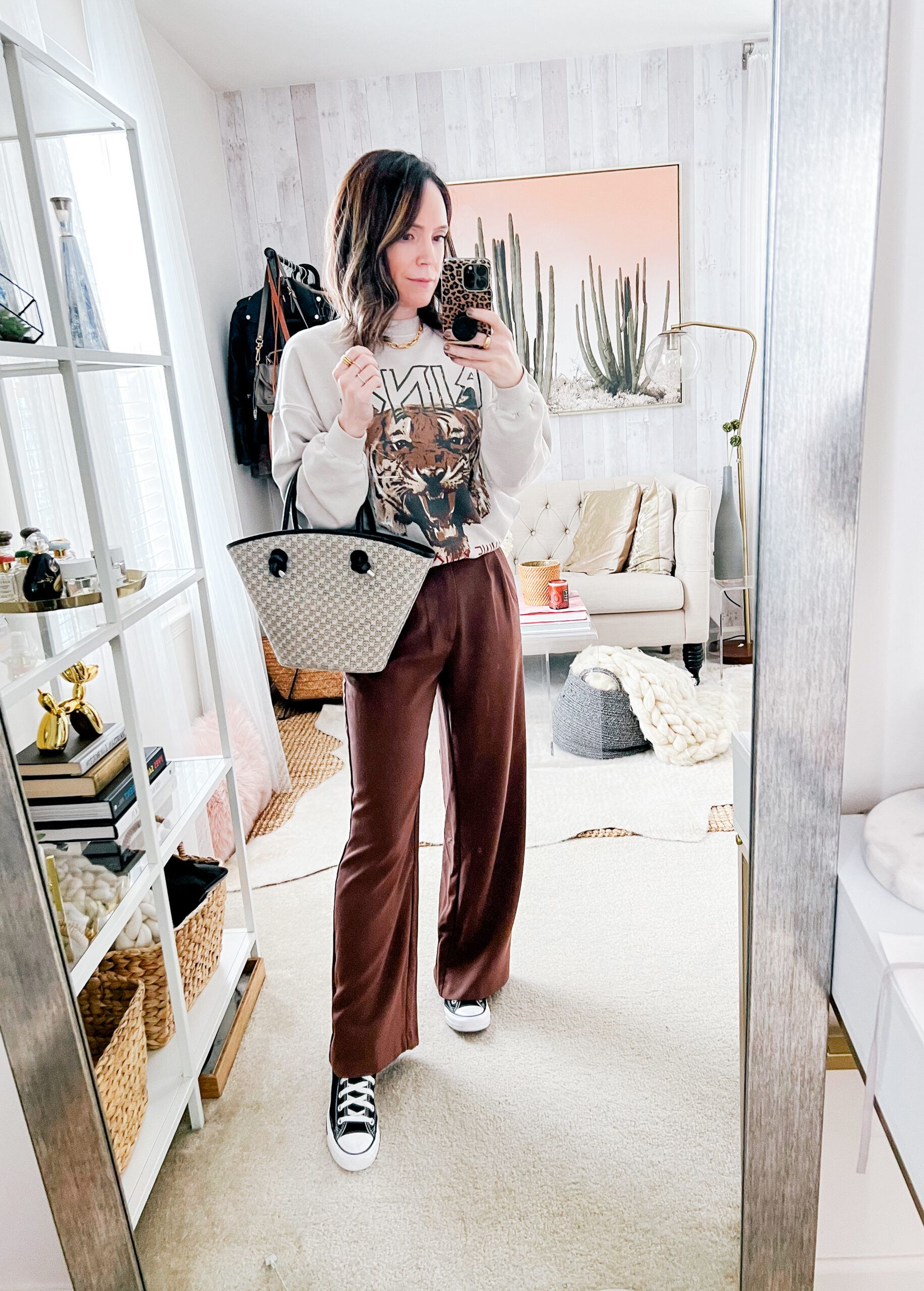 Sweatshirt and Pants Fall Brunch Outfits