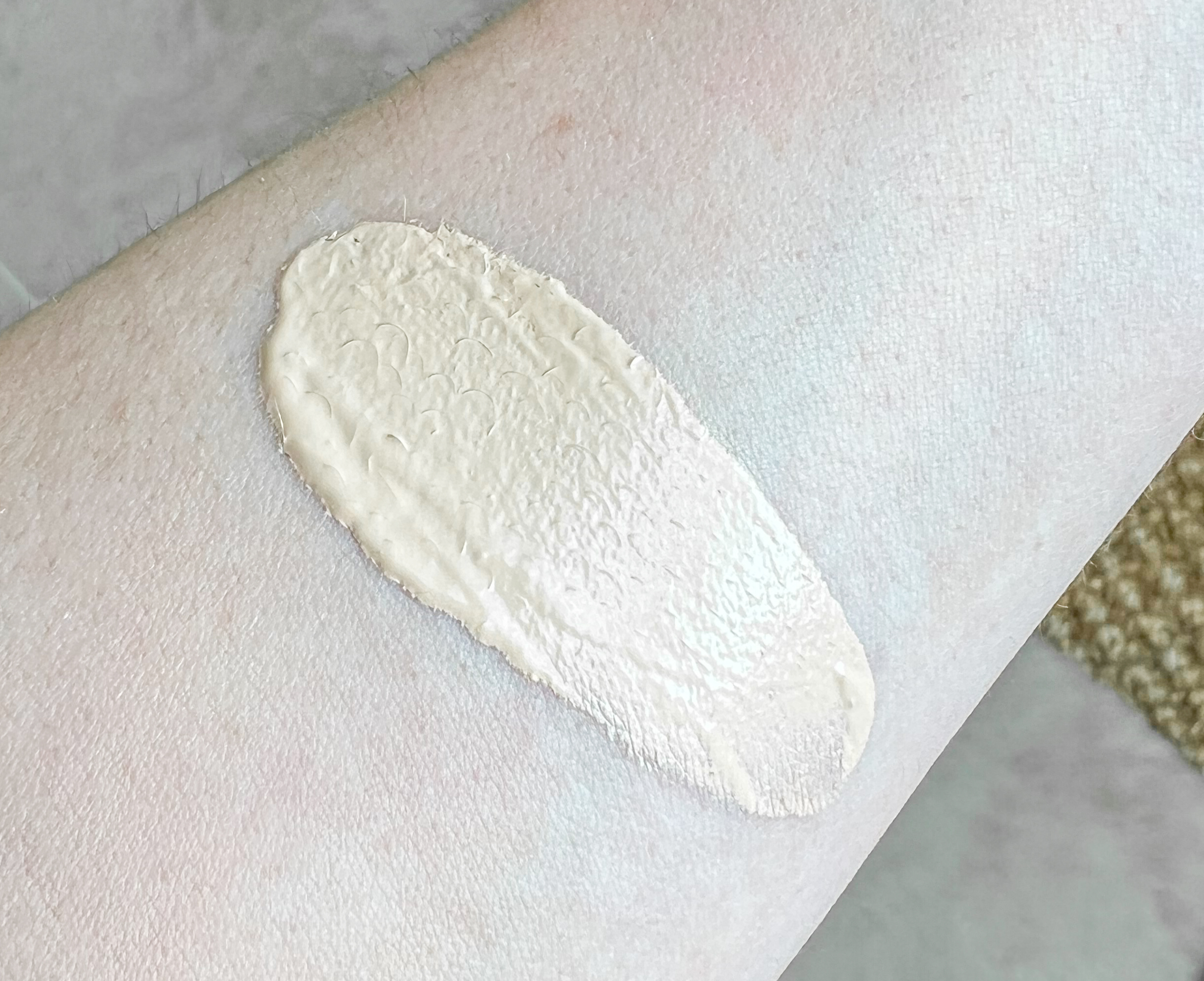 Hourglass Ambient Soft Glow Foundation 2.5 swatches