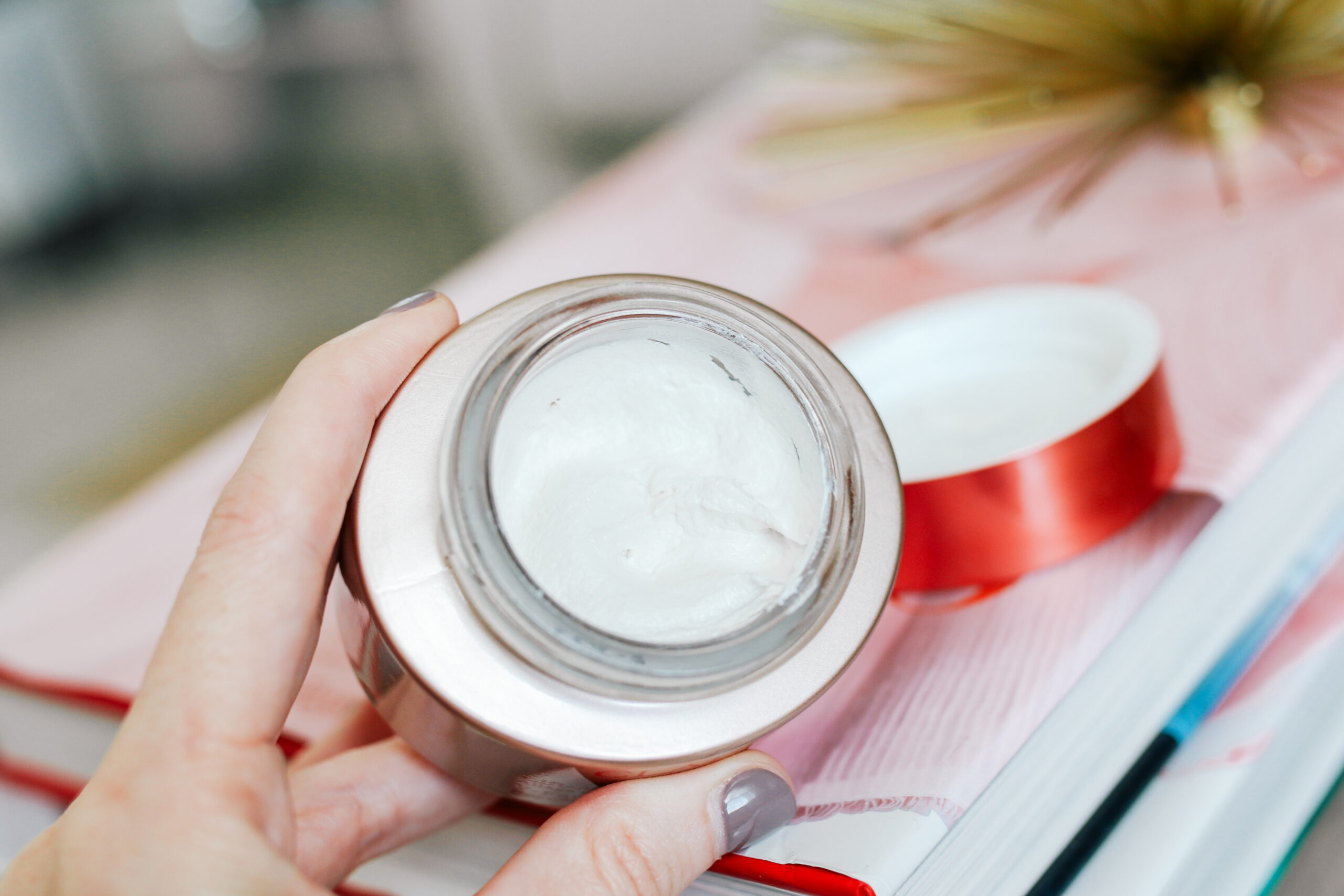 How to Use Clarins V Facial Intensive Wrap