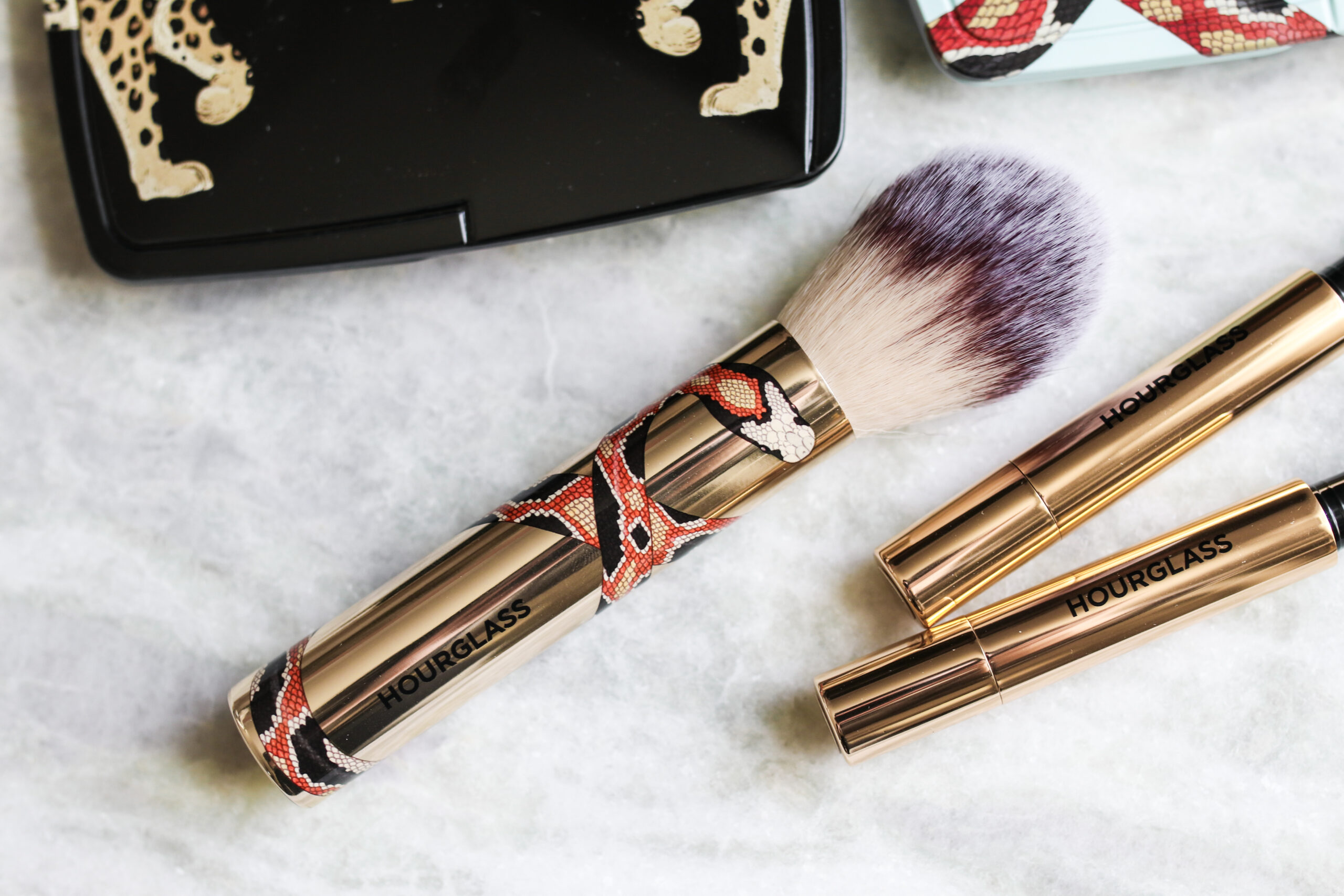Hourglass Veil Travel Powder Brush - Snake Review